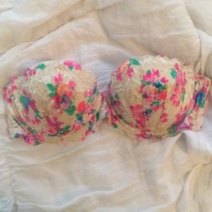 Floral strapless bra